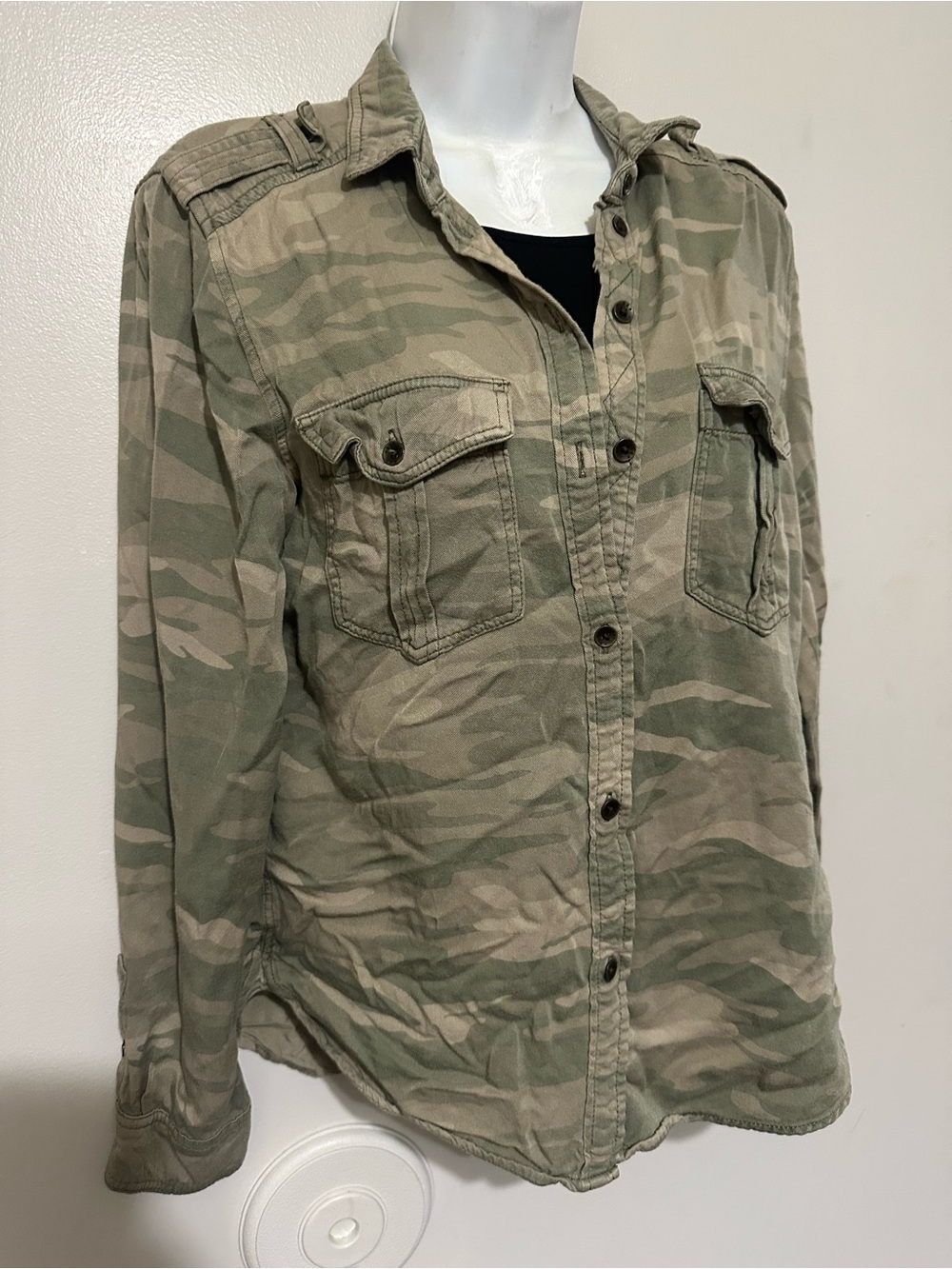 American Eagle Boyfriend Fit Camo Button‑Up Shirt Size S Utility Style